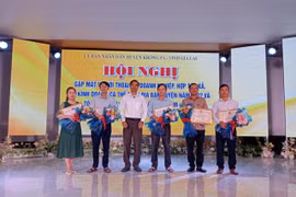 Krông Pa tặng giấy khen cho các doanh nghiệp, hợp tác xã và hộ kinh doanh cá thể