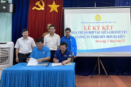 Liên đoàn Lao động huyện Đức Cơ ký kết thỏa thuận hợp tác với Công ty TNHH một thành viên Hon Đa Kiên