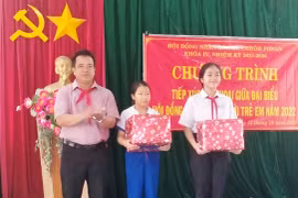 Thường trực HĐND xã Chrôh Pơnan đối thoại với trẻ em