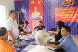 Chủ tịch Ủy ban MTTQ Việt Nam tỉnh dự sinh hoạt tại Chi bộ thôn Brong Goai