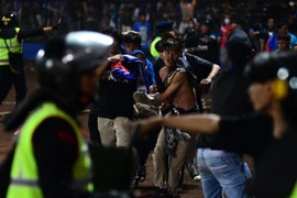 FIFA: Thảm kịch sân cỏ ở Indonesia là cú sốc với bóng đá thế giới