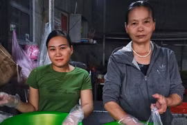 Mẹ Quê vực dậy gia đình từ nghề làm bánh cuốn