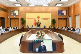 Ủy ban Thường vụ Quốc hội thảo luận phương án điều chỉnh tiền lương