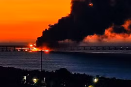 Nga công bố thương vong vụ nổ cầu Crimea, sơ tán ở Ukraine