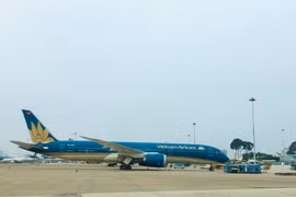 Máy bay Vietnam Airlines hạ cánh khẩn cấp để cấp cứu 1 hành khách người Đức