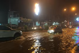 Mưa lớn, nhiều tuyến đường ở Pleiku lại ngập