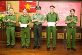 Thưởng nóng 2 đơn vị phá nhanh vụ cướp táo tợn tại nhà chủ tịch huyện