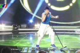 Trọng Hiếu hát "Uptown funk"