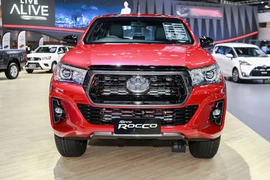 Toyota Hilux 2018 diện mạo mới, giá từ 21.700 USD