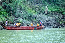 Tìm thấy 9 thi thể công nhân đuối nước trên sông Hồng