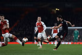 Thần tài Welbeck tỏa sáng, Arsenal chật vật vượt ải AC Milan