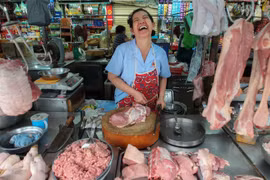 Phụ nữ Sài Gòn: Nụ cười che lấp giọt mồ hôi