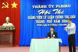 Thành ủy Pleiku: Trao giải hội thi giảng viên chính trị giỏi