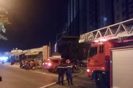 Cháy chung cư ở Sài Gòn, trăm người mắc kẹt, có người thiệt mạng