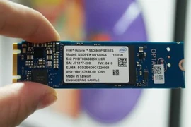 Ổ SSD tốc độ siêu nhanh, giá trên trời từ Intel