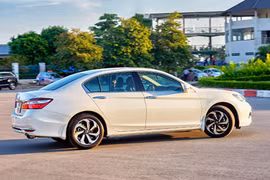 Ô tô giảm giá 230 triệu: Xe 1 tỷ xuống còn 770 triệu đồng