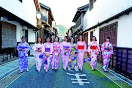 8-3 của nữ hướng dẫn viên du lịch