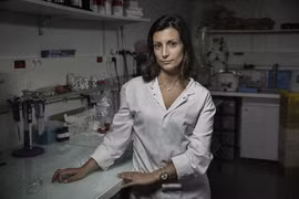 Nữ bác sĩ 10 năm tìm kiếm chất liệu khâu vết mổ tim