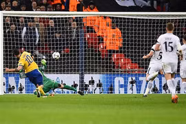 Ngược dòng ngoạn mục, Juventus tiến vào tứ kết Champions League