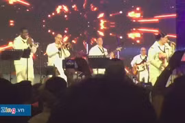 Thủy thủ Mỹ hát 'Nối vòng tay lớn' chinh phục người Đà Nẵng