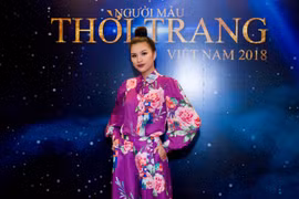 Nguyễn Thị Thành diện cây tím đọ sắc cùng dàn người đẹp