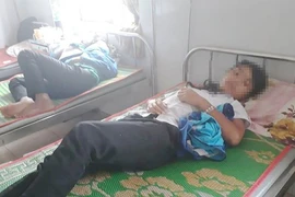 30 học sinh nhập viện nghi do ngộ độc thức ăn