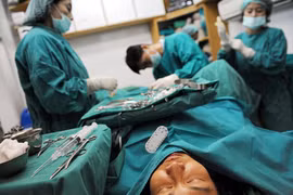 Số ca phẫu thuật chuyển giới tăng chóng mặt