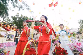 Rực rỡ sắc màu Nguyên tiêu