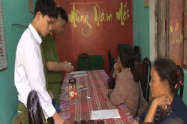 Bắt đối tượng vờ bán bắp rang để phân phối Cỏ Mỹ