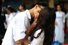 Thực trạng bất ngờ về tình dục học đường ở Việt Nam hiện nay