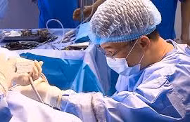 Người đàn ông bị 'vỡ thực quản' vì nôn ói sau uống rượu