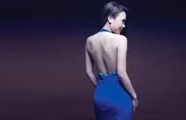 Mỹ Tâm hát "Hai mươi" trong album "Mãi yêu"