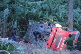 Xe khách lao xuống vực tại Kon Tum, 1 người chết, 19 người bị thương