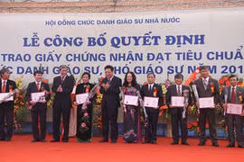 Vì sao phải xem xét lại việc phong học hàm giáo sư, phó giáo sư?