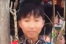 Trộm 2 chỉ vàng, thiếu niên bị bà nội dùng xích sắt quấn cổ