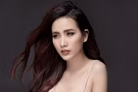 Phan Thị Mơ diện đầm xẻ tôn đường cong