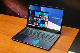 Laptop có touchpad là màn hình cảm ứng 5,5 inch