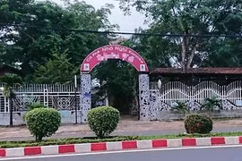 Vụ BT huyện ủy trong nhà nghỉ với nữ cán bộ:Người thứ 3 bí ẩn