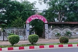 Vụ BT huyện ủy trong nhà nghỉ với nữ cán bộ:Người thứ 3 bí ẩn