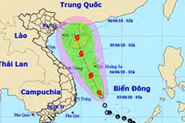 Áp thấp mạnh lên thành bão đang chạy dọc biển miền Trung
