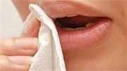 Dùng giấy vệ sinh lau miệng: Giật mình vì tác hại khôn lường đến SK