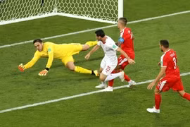 Hai siêu sao Ngoại hạng tỏa sáng, Thụy Sĩ ngược dòng kịch tính trước Serbia