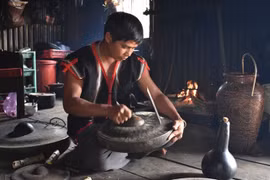 Người chỉnh chiêng ở đại ngàn