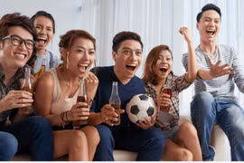 Mẹo giữ sức khỏe khi thức khuya xem World Cup