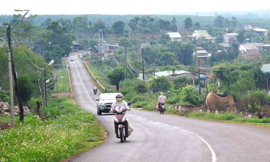 Chư Prông: Chung tay thắp sáng đường quê