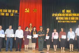 Bế mạc lớp bồi dưỡng kiến thức quốc phòng-an ninh đối tượng 3