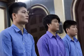 Đòi chở bạn gái của người khác, 3 anh em cùng ngồi tù