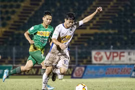 Hoàng Anh Gia Lai lên tốp 4 nhờ 'chiến' nhiều hơn 'diễn'