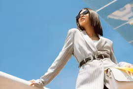 Tú Hảo biến hóa tài tình trong bộ ảnh street style