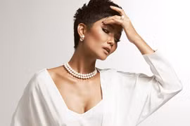 Hoa hậu H'Hen Niê diện đầm khoét ngực gợi cảm